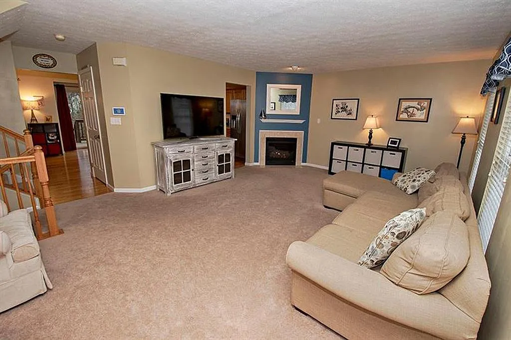3 bed, 2.5 bath, 1950 sqft, $2,525 — Photo 4