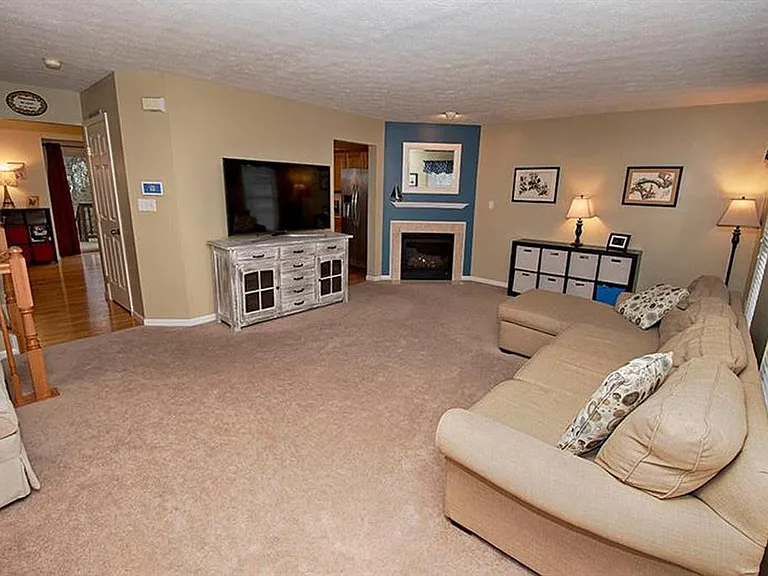 618 Village Green Blvd E — Photo 4