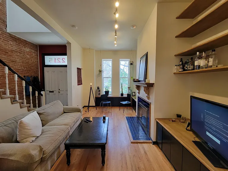 2215 Glenarm Pl — Photo 13