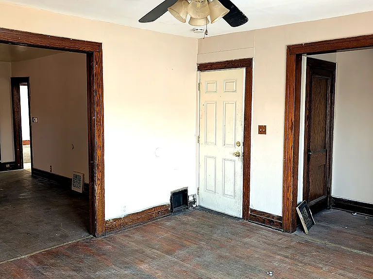 30 W Henry St — Photo 4