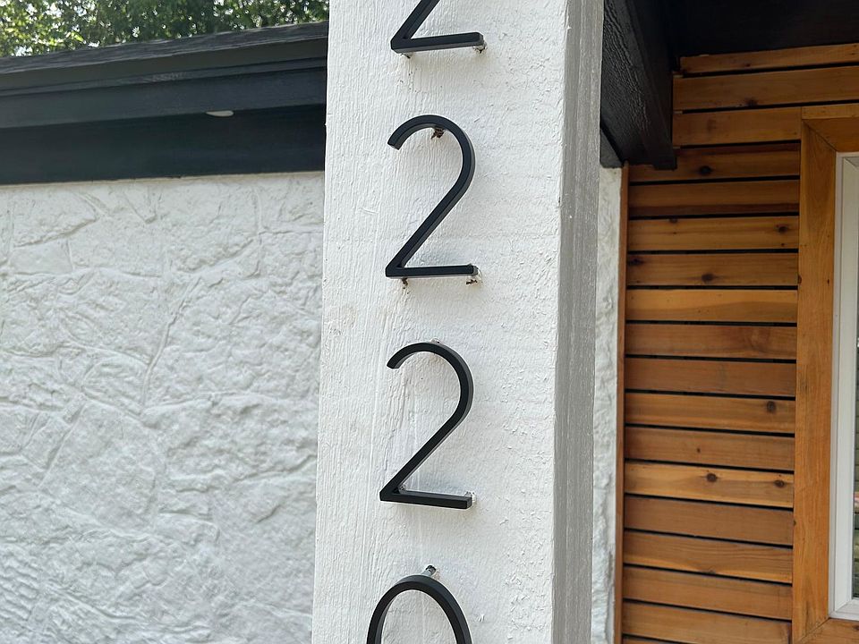 2220 CARLISLE RD IN THE VILLAGE