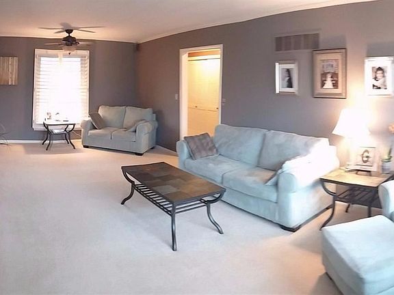 3rd image of 212 Circle Dr