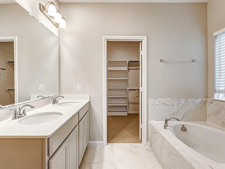 2165 Woodland Pine Dr — Photo 37