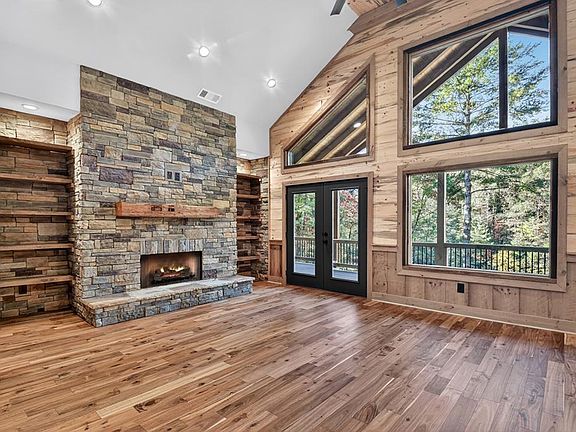 12th image of 382 Pocaset Dr