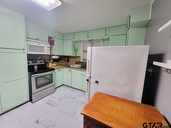 5th image of 300 E Longview St