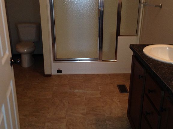 3rd image of 405 Salem Dr