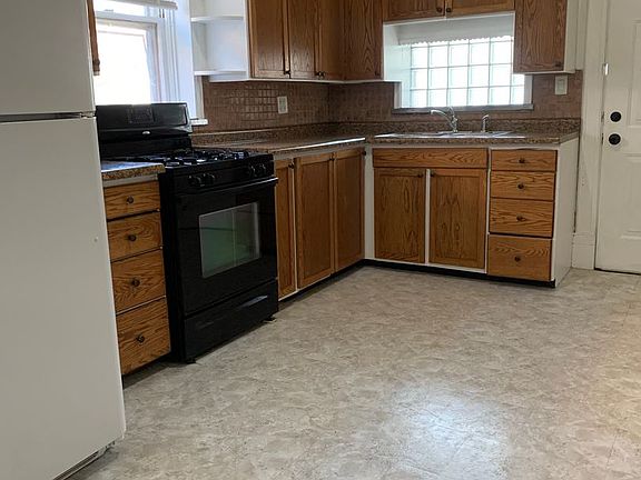 4th image of 422 W Loras St #4225