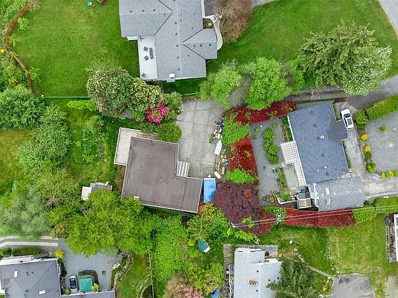 2nd image of 427 A Walker Ave