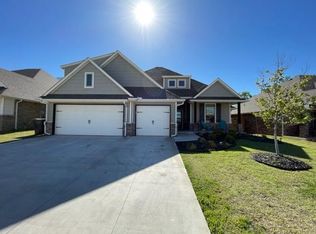 636 Side Track Rd, Yukon, OK 73099