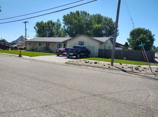 307 Pine St, Glendive, MT 59330