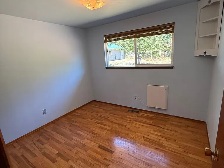 1408 Corona Ave — Photo 9
