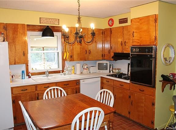 3rd image of 1243 Blackwood St