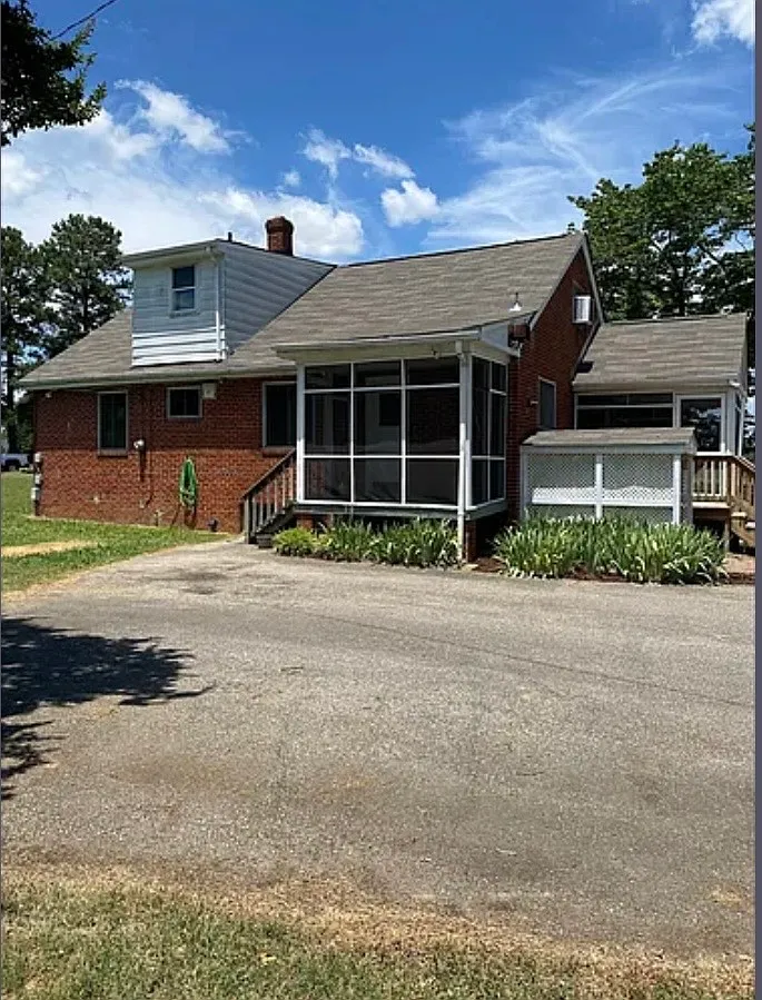 4 bed, 1596 sqft, $1,850 — Photo 2