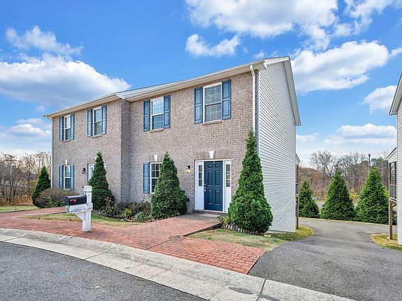 2nd image of 2333 Jenny Ln