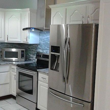 3rd image of 4564 SW 35th Ave