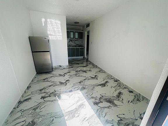 3rd image of 33B Urb