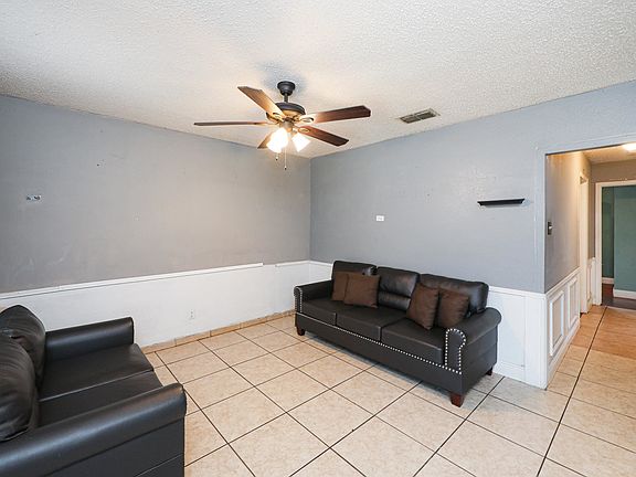 4th image of 1403 Bonaparte Ln
