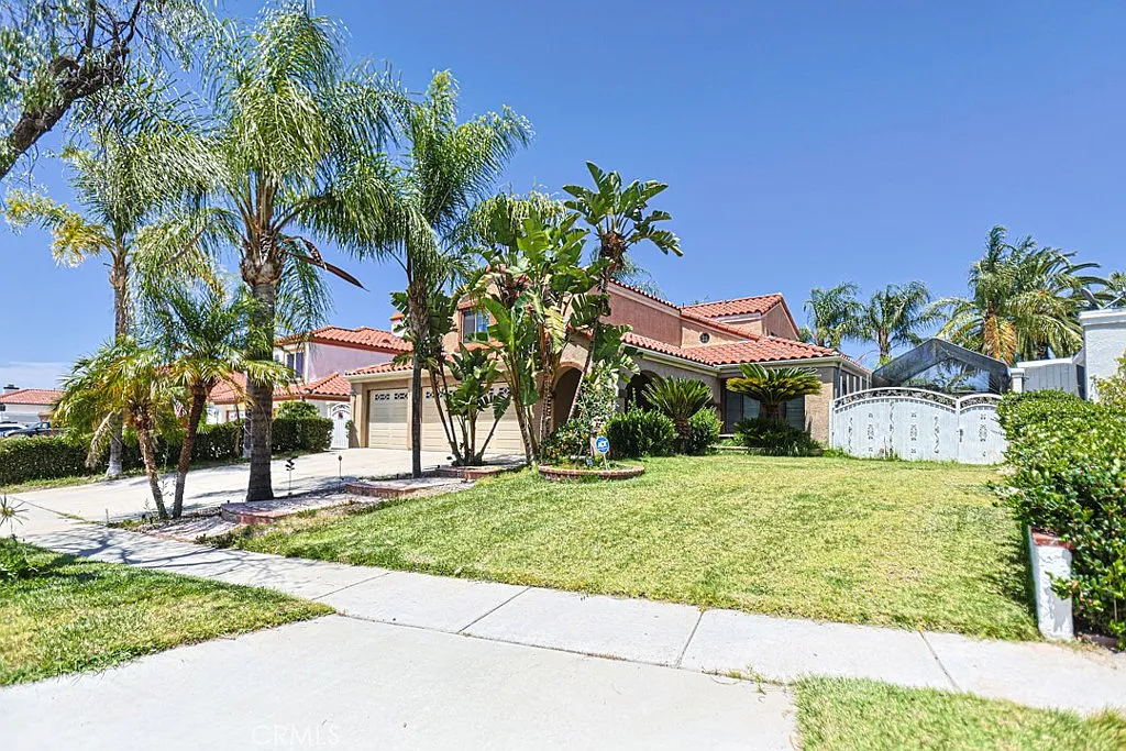 4 bed, 2.5 bath, 2204 sqft, $4,450 — Photo 2