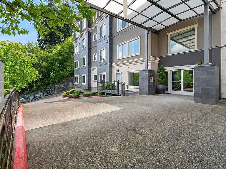 Bentley House — Photo 2