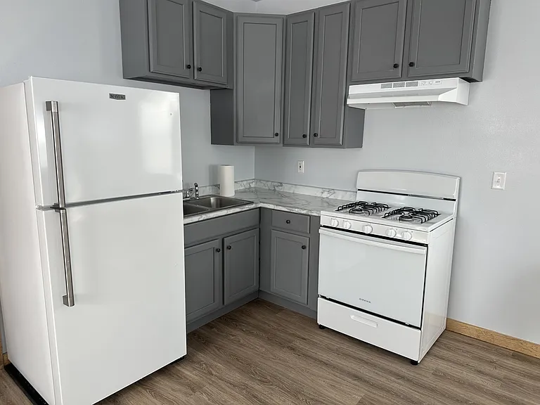 1437 Maple St — Photo 4