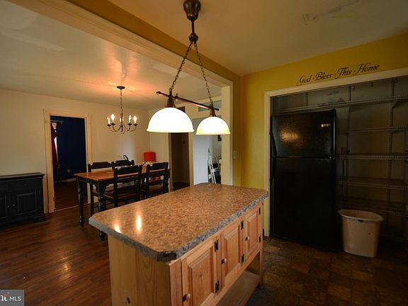 4th image of 34 Orchard Ave