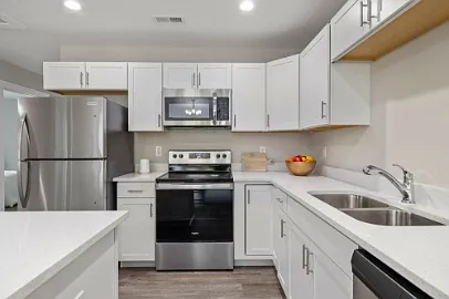 1010 Venice Blvd — Photo 4