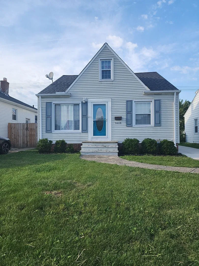 Charming 3-Bedroom Single-Family Home at 5618 Sunderland Dr | Detached 2-Car Garage & Central A/C — Photo 1