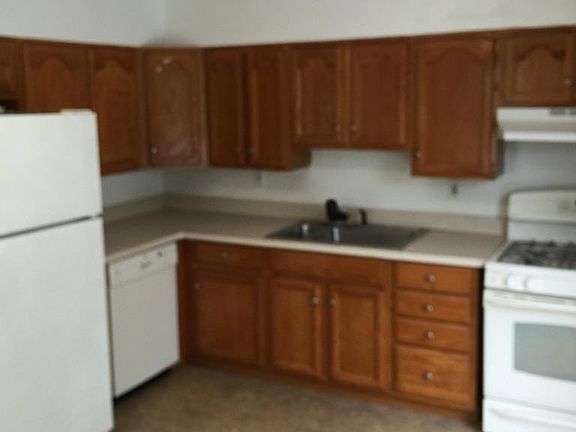 2nd image of 786 Lakehurst Ave #2B