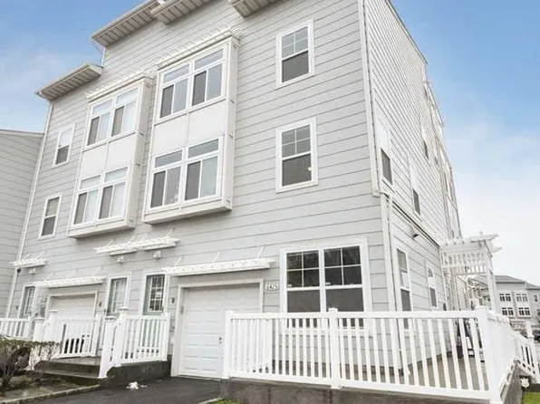 6425 Ocean Ave S #B, Arverne, NY 11692