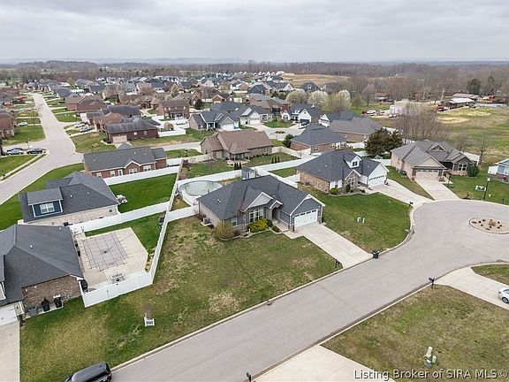 3rd image of 8802 Chestnut Hill Court