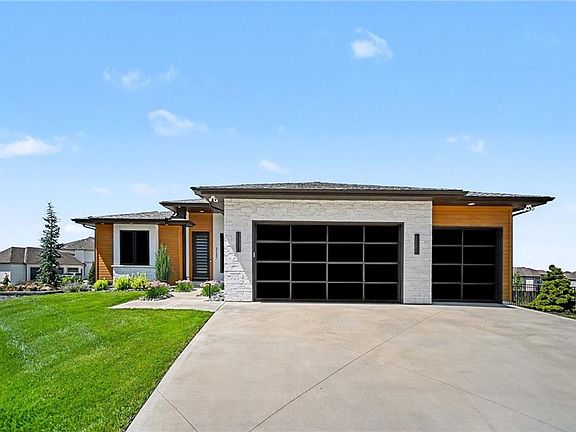 2nd image of 2131 NW Palisades Dr