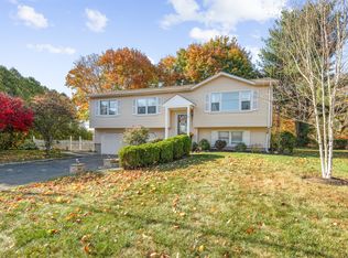 6 Strawberry Hill Rd, Milford, CT 06461