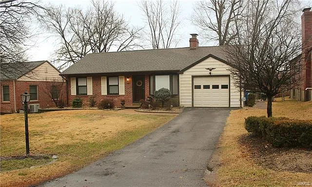 10304 Thorpe Ave photo 1