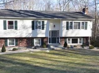 100 Edgewood Dr, Central Valley, NY 10917