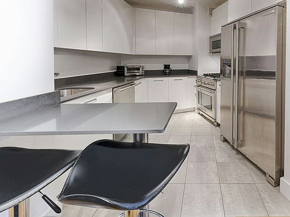 4th image of 99 John St APT 1913