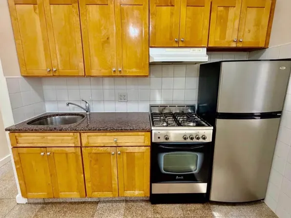 4706 4th Avenue image 1 of 6