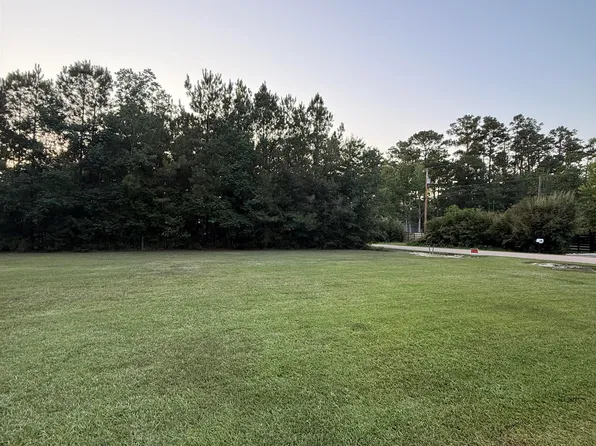 E Spruce St, Lacombe, LA 70445