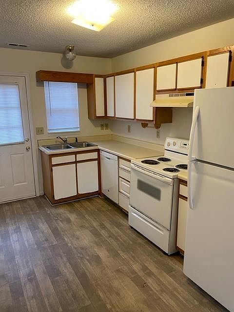 2nd image of 408 B Southway Rd