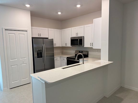 2nd image of 10142 Trumpet Honeysuckle Way