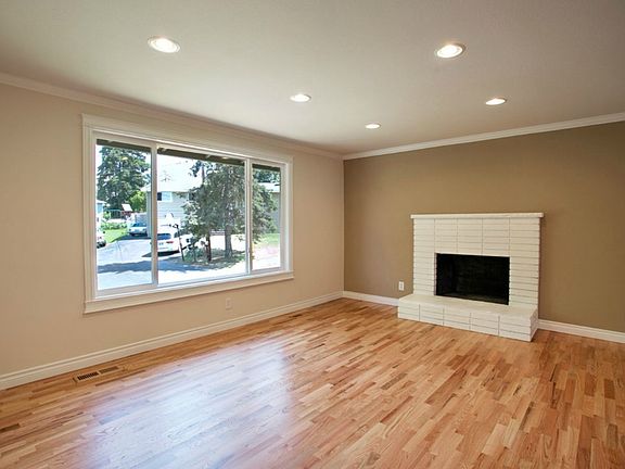 5th image of 16037 40th Pl S