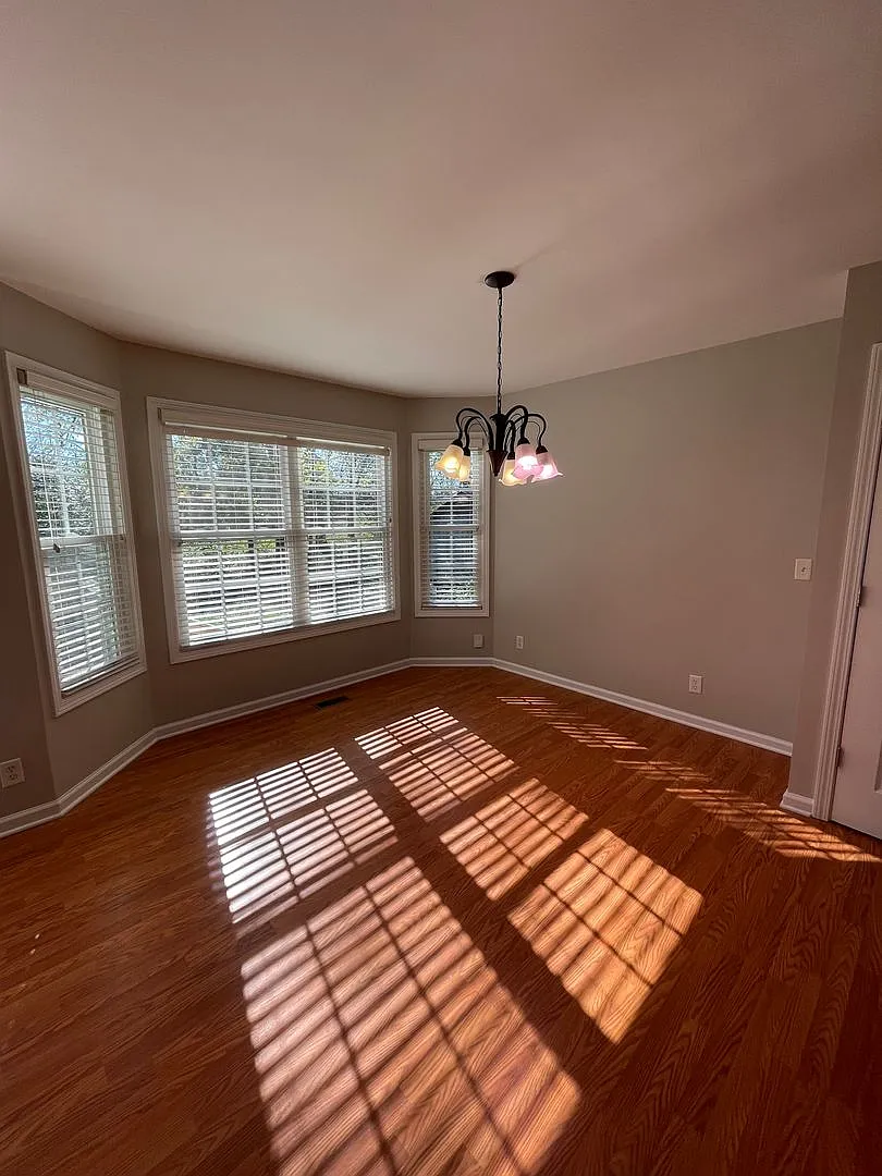 Cozy & Convenient: 3-bedroom, 2-bathroom Home with Spacious Living Area and Fenced Backyard — Photo 2