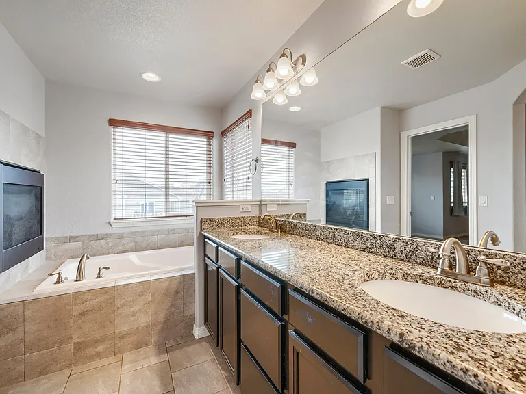 10202 Boulder Ridge Dr — Photo 16