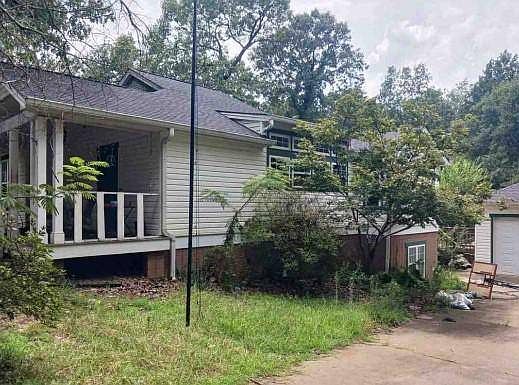 2nd image of 111 Laurel Oak Ln