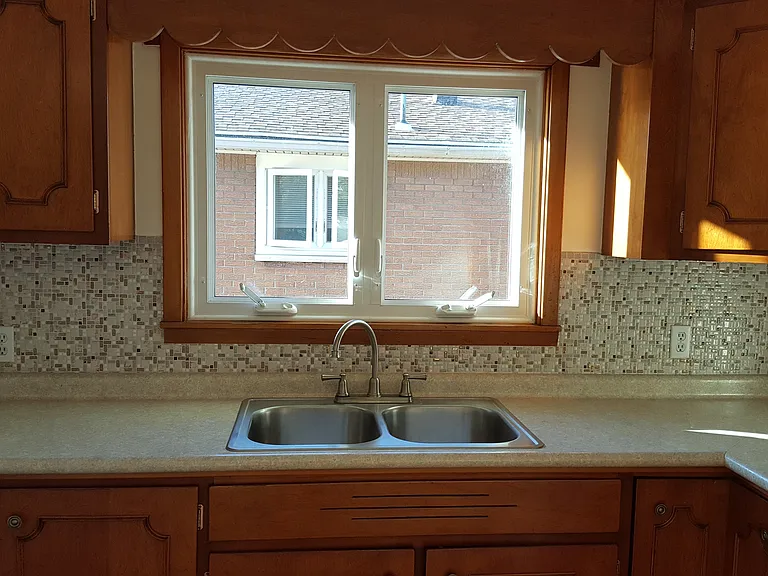 175 Victory Ave — Photo 3
