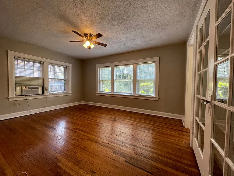 Valentine Place Apartments — Photo 5