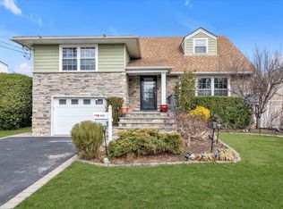 3427 5th St, Oceanside, NY 11572