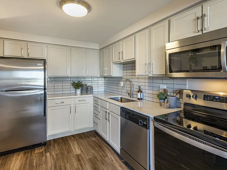 Modern Kitchen at The Rays at Vegas Towers in Las Vegas, NV 89119