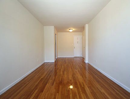 4th image of 3324 Parsons Blvd #246