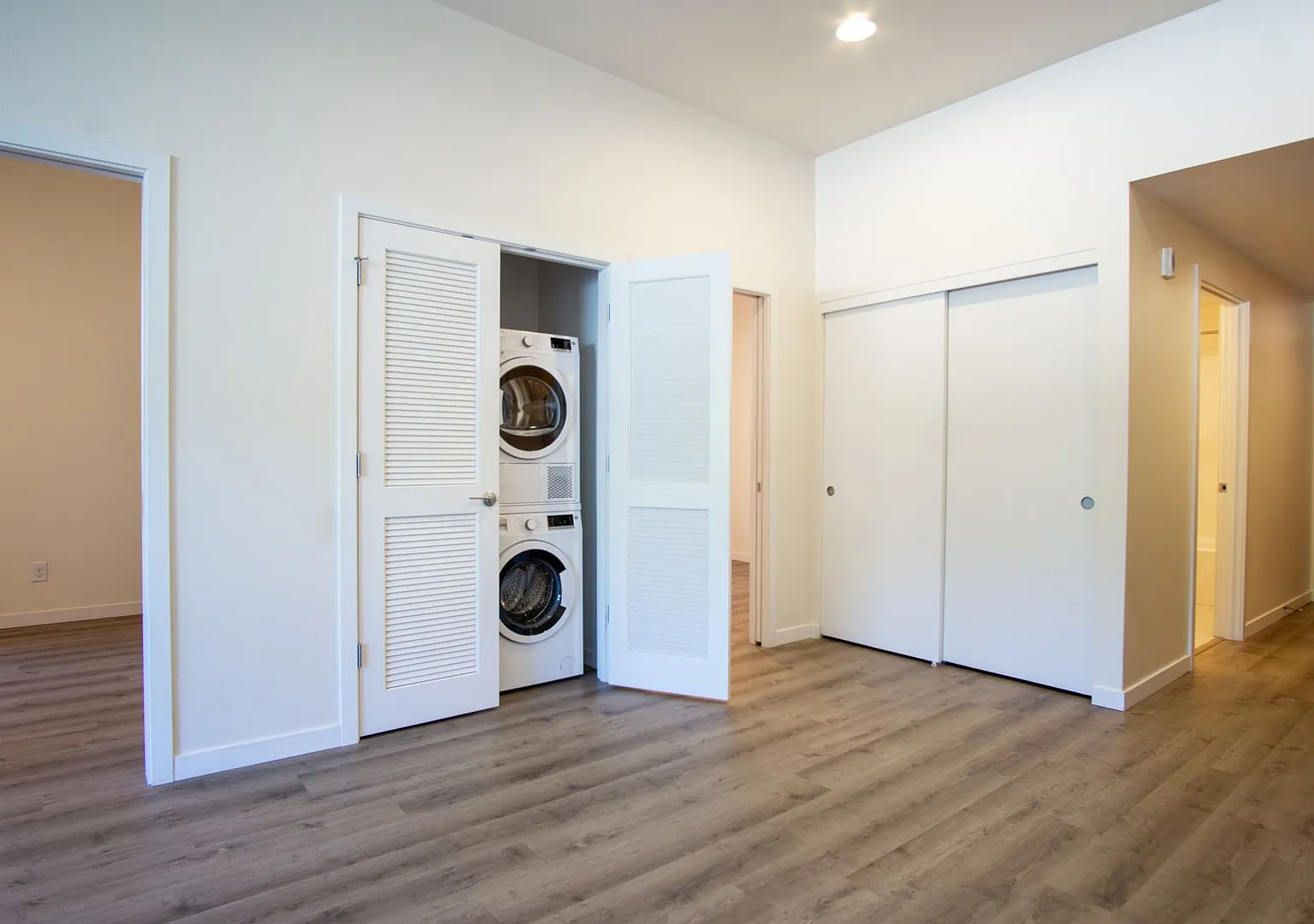 Top Floor John's Landing-Modern, Spacious 2Bdr Ready Soon! — Photo 4