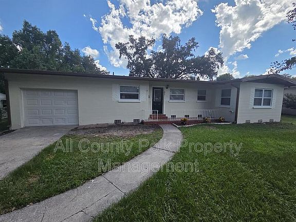 3rd image of 827 Demington St